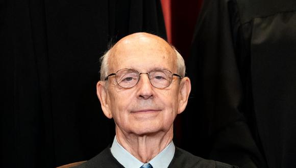 El juez Stephen Breyer durante una foto grupal de los jueces en la Corte Suprema DE eSTADOS uNIDOS en Washington, DC, el 23 de abril de 2021. (Erin Schaff / POOL / AFP).