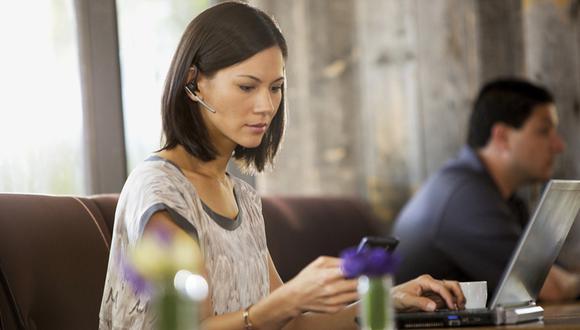 Mamás latinas ya pasan dos horas al día conectadas a Internet