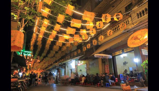 Hanoi. La capital de Vietnam es una parada ideal para comer barato. Aquí encontrarás platos a US$ 1,77, mientras que la comida más cara tiene un costo de US$ 17,74. (Foto TK Kurikawa / Shutterstock)