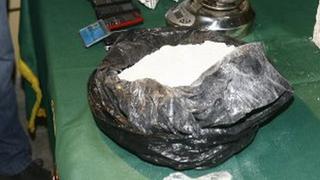 Trece años de cárcel por transportar cocaína y cobrar S/. 200