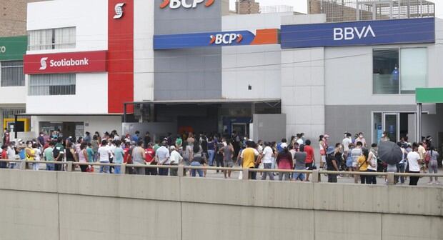 La entrega del bono inició el lunes 23 de marzo solamente para Lima y Callao en las diferentes agencias de los bancos Interbank, Banco de Crédito del Perú (BCP) y BBVA Banco Continental (Foto: El Comercio)