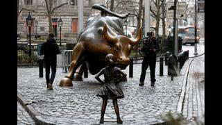 La desafiante “niña” de Wall Street se quedará un año más