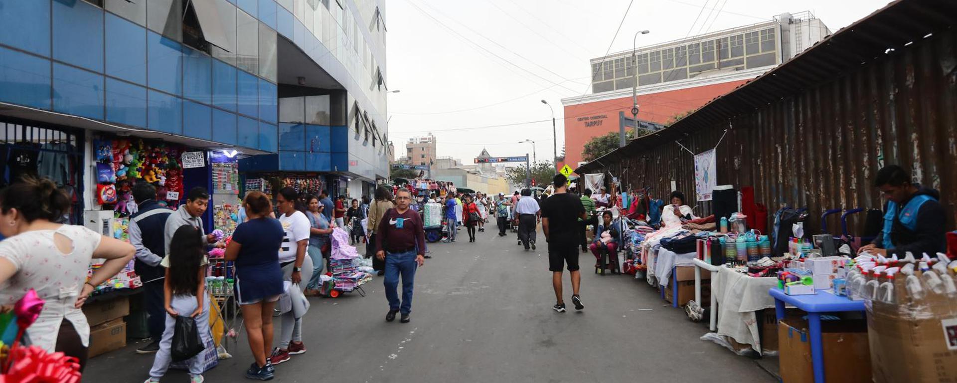 Ambulantes retirados de Mesa Redonda y Mercado Central ahora ocupan Av. Grau: ¿fue una medida planificada?