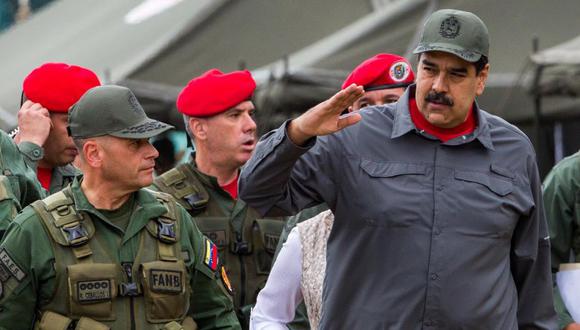 Ante supuestos llamados de golpe de Estado, Maduro lidera ejercicios militares. (Foto: EFE)