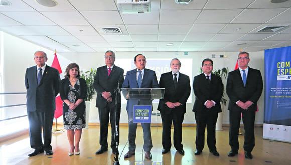 Los candidatos debían obtener cinco o más votos de los siete integrantes de la comisión especial a cargo de la elección de los miembros de la Junta Nacional de Justicia.