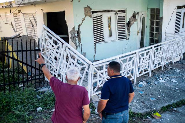 Residentes de las localidades costeras del sur publicaron imágenes en Internet de viviendas parcialmente derribadas y grandes rocas bloqueando carreteras, mientras las autoridades pedían calma. Foto: AFP