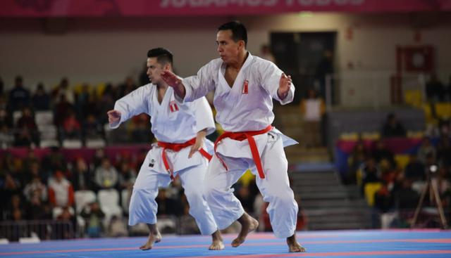 Carlos Lam, Oliver del Castillo y John Trebejo le dieron una nueva medalla de oro al Perú. El trío peruano derrotó a México en la final de kata masculino por equipos. (Foto: Jesús Saucedo / Grupo El Comercio)