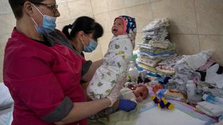 Atrapados en Ucrania: el drama de los bebes gestados en vientres de alquiler y que no pueden estar con sus padres