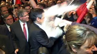Francia: Arrojan harina sobre candidato presidencial [VIDEO]