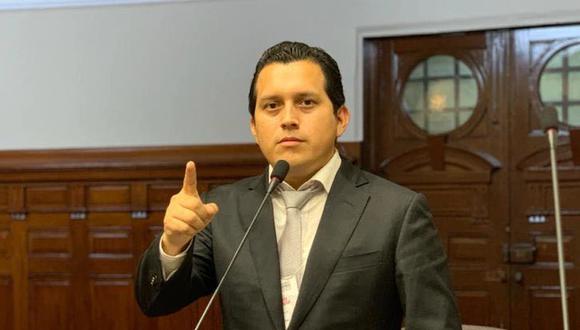 El legislador José Luna Morales aseguró que en los próximos días solucionará el problema de trabajadores que no recibieron aportes a sus fondos. (Foto: Congreso)