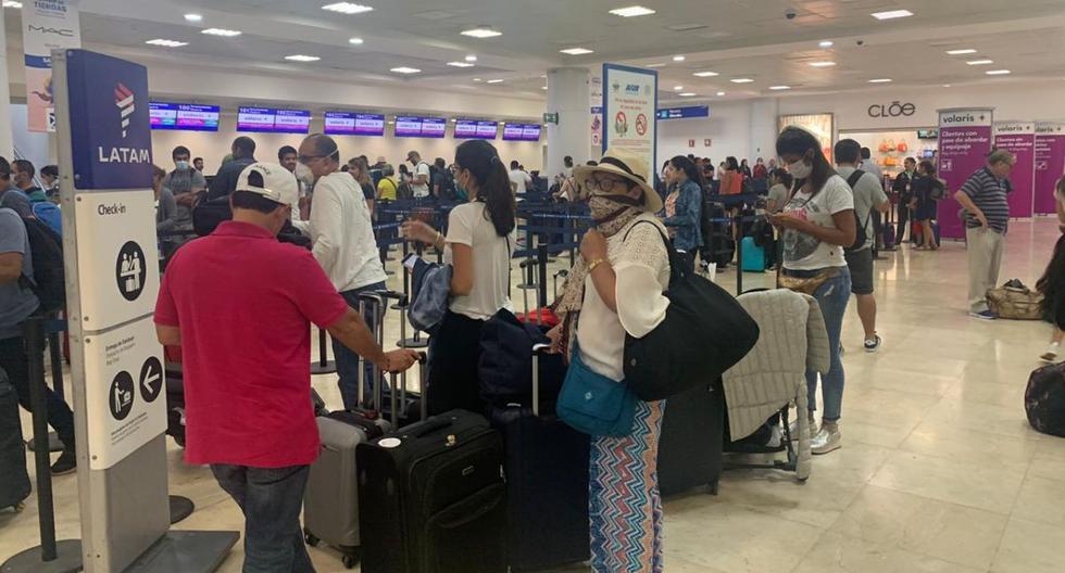 Un gran número de peruanos quedaron varados en diversos aeropuertos del mundo tras el cierre de fronteras por 15 días dispuesto por el Poder Ejecutivo. (Foto: María Claudia Alba)