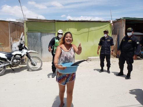 Piura. Familias recibieron sorpresa de parte de gesto de los policías. (PNP)