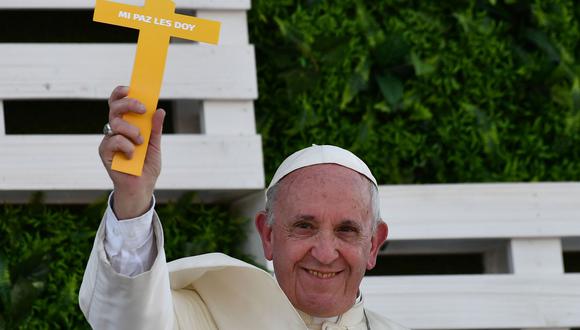 El papa Francisco se despide de Chile en Iquique. (AFP).