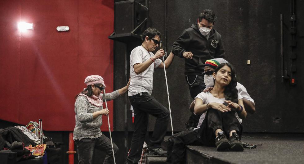 El elenco SinVergüenza se formó en el Centro de Rehabilitación de Ciegos de Lima (CERCIL). Hoy están listos para nuevos desafíos. (Foto: Hugo Pérez)