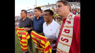 Teófilo Cubillas junto a Ronaldo en homenaje del Strikers