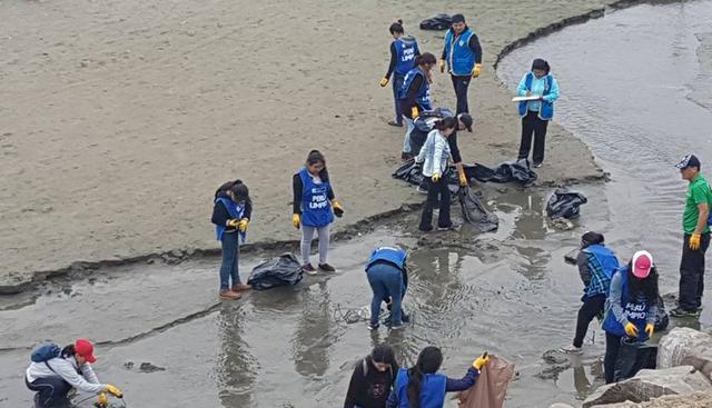 Voluntarios trabajaron para limpiar las playas de la Costa Verde. (Municipalidad de Magdalena)