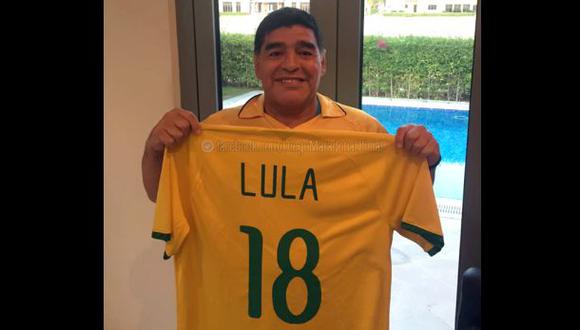 Diego Armando Maradona brinda apoyo a Dilma Rousseff