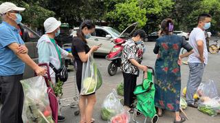 “Hace días que nos quedamos sin leche para los niños”: la desesperada situación que se vive en China por el estricto confinamiento 