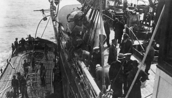 Los británicos fueron los primeros en instalar cables submarinos. Y también fueron los primeros en cortarlos.