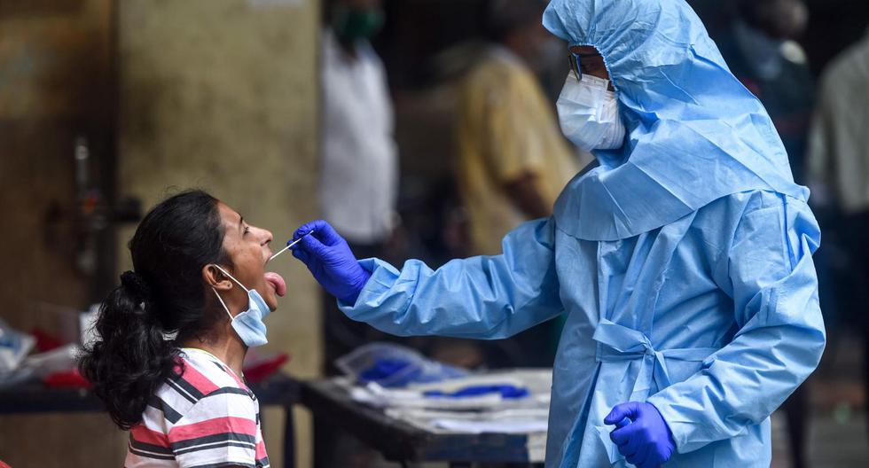 Según los últimos datos del Ministerio de Salud indio, el gigante asiático registró en las últimas 24 horas 88.600 nuevas infecciones de COVID-19 y 1.124 fallecimientos. (Foto: AFP)
