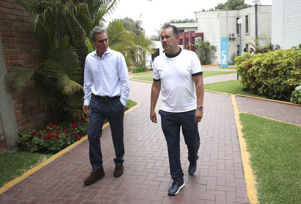 José 'Chemo' del Solar y Juan Reynoso trabajaron juntos, el primero viendo la Unidad Técnica de Menores y el segundo como DT de la Selección Peruana. (Foto: FPF)