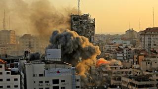 El impactante momento en que Israel destruye torre de 14 pisos de la TV palestina | FOTOS Y VIDEO