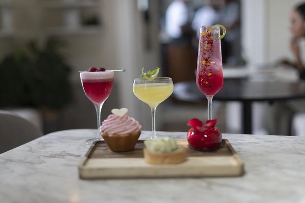 The cocktails to pair with are Wild lady, Romantic style and Fête des mères. 