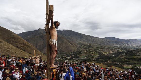Personas celebrando la Semana Santa en el distrito de Churubamba, región Huánuco (foto: Andina)