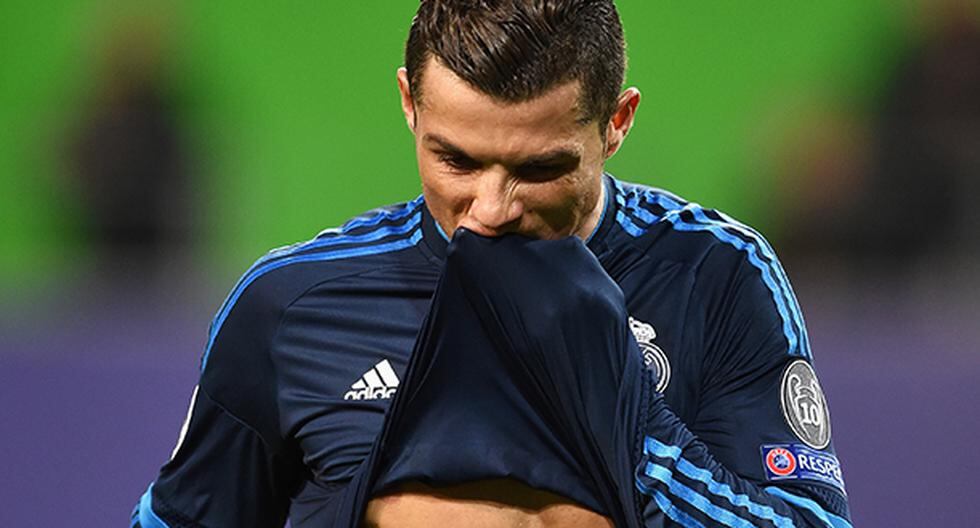 Cristiano Ronaldo busca en cada momento que puede llamar la atención de las camaras. Aprovechando que lo veían alrededor del mundo hizo esta mueca (Foto: Getty Images)