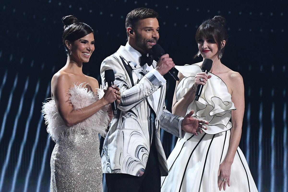 Ricky Martin, Paz Vega y Roselyn Sánchez en el Latin Grammy 2019. (Foto: AFP)