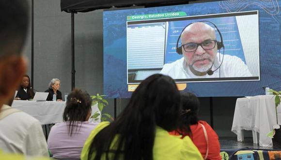 La comparecencia del exjefe paramilitar Salvatore Mancuso a través de una videoconferencia, el 16 de mayo de 2023, en Montería, Colombia. (Foto de Justicia Especial Para La Paz / EFE)
