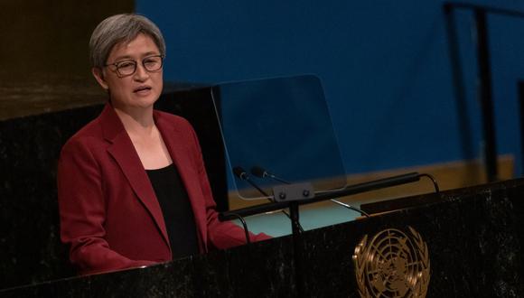 La ministra de Relaciones Exteriores de Australia, Penny Wong, se dirige a la 77ª sesión de la Asamblea General de las Naciones Unidas en la sede de la ONU en la ciudad de Nueva York el 23 de septiembre de 2022. (Foto de Yuki IWAMURA / AFP)