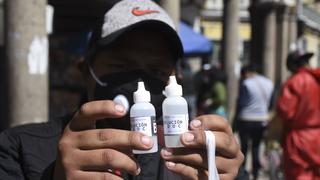Dióxido de cloro: bolivianos se arriesgan a ingerir desinfectante por el coronavirus | FOTOS 
