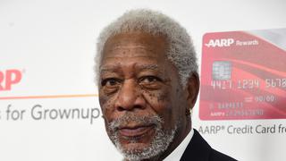 Morgan Freeman pide que no lo condenen por "piropos o humor inapropiados"