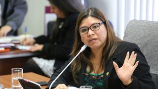 Ex asesores denuncian a Lizbeth Robles por recorte de sueldo