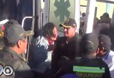 Mujer se incrusta en fierros de reja en Arequipa | VIDEO