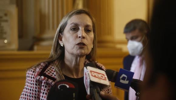 María del Carmen Alva declaró a los medios sobre la iniciativa del Gobierno. (Foto: jorge.cerdan/@photo.gec)