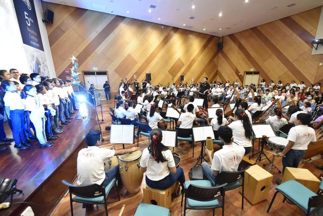 Los niños que se encuentran hospitalizados disfrutaron de temas musicales como Temas musicales como “Alma, corazón y vida”, “Mi Perú” y “Cariñito”. (Foto: Difusión)