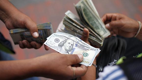 Hoy el dólar se cotizó a S/3,251 en las calles de Lima. (Foto: El Comercio)