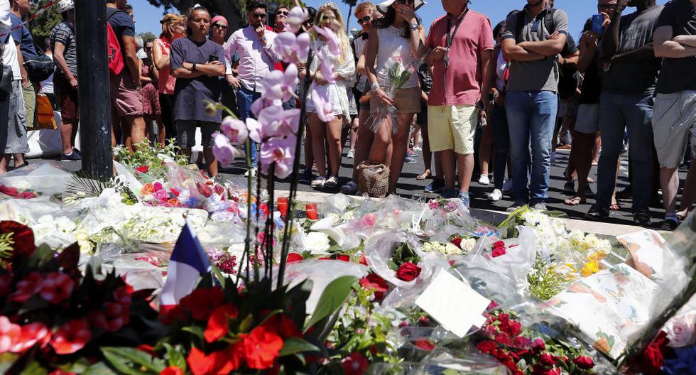Franceses recuerdan a las v&iacute;ctimas del atentado en Niza. (Foto: EFE)