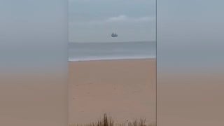 ¿Embarcación vuela sobre el mar? Este video causa controversia en redes sociales 