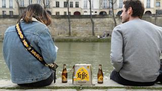 Francia prohibirá beber alcohol en la calle dentro de las nuevas restricciones por alza de coronavirus