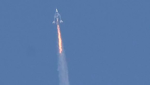 "Es noticia vieja pero me ha dejado pensando. Lo vimos recientemente: el primer vuelo espacial suborbital privado, financiado por el fundador de Virgin, Richard Branson". (Foto: Patrick T. FALLON / AFP)