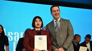 Periodista de El Comercio recibe premio SIP a la Excelencia Periodística