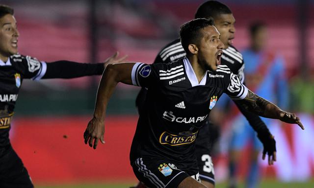 Arsenal y Cristal chocaron en la vuelta de octavos de final de la Copa Sudamericana 2021. | Foto: AFP