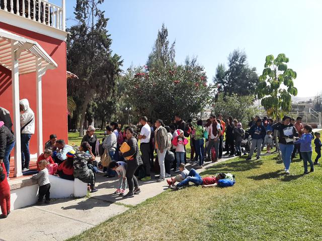Este es el panorama en el consulado de Chile en Tacna. (Foto: Ernesto Suárez)
