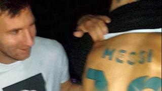 Hincha se hizo tatuaje en honor a Lionel Messi y se lo enseñó