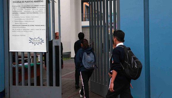 Un total de 10.000 agentes policiales realizarán un importante despliegue a través del patrullaje preventivo a pie y motorizado este lunes 14 en las escuelas. (Foto Andina)