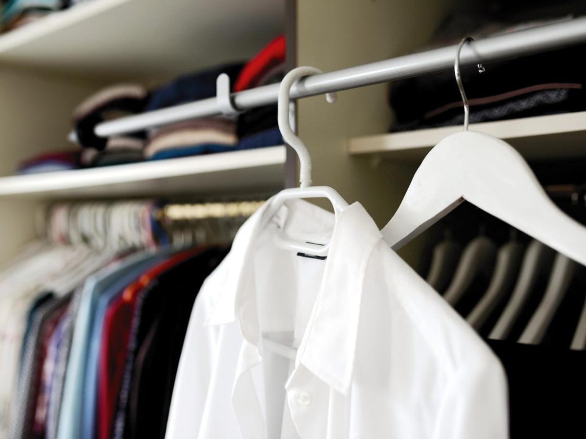 Quitar la humedad del armario: El truco casero para quitar el olor