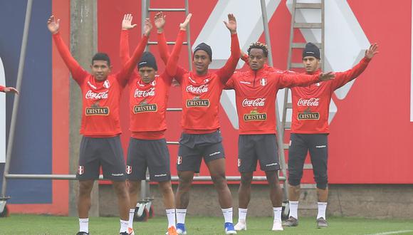 La selección peruana trabajó con la presencia de Carlos Zambrano como novedad. (Foto: Fernando Sangama)